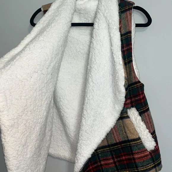 Flannel Print‎ Vest with Sherpa Lining - Picture 3 of 6